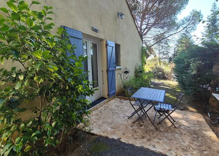 Domaine Des Oliviers Avec Piscine A *